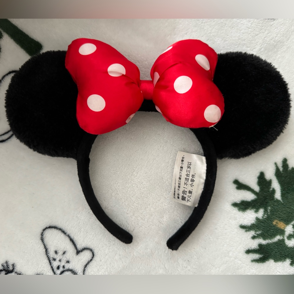 Authentic minnie mouse ears